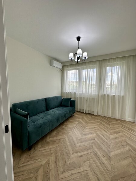 Gorjului, langa Piata si Statia de Metrou, Renovat  Premium