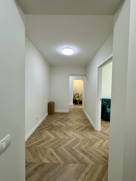 Gorjului, langa Piata si Statia de Metrou, Renovat  Premium