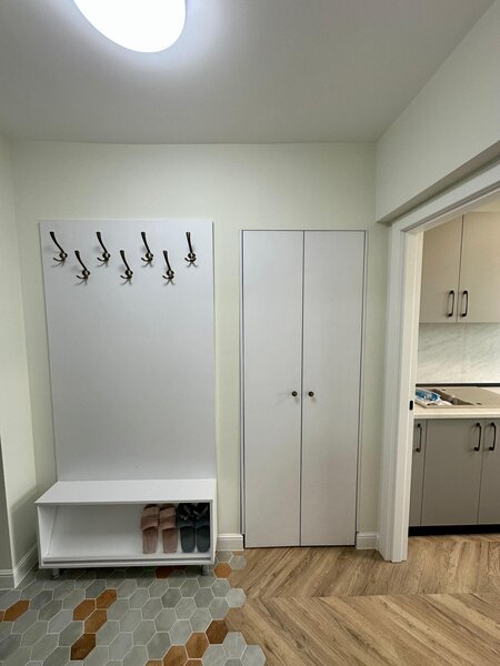 Gorjului, langa Piata si Statia de Metrou, Renovat  Premium